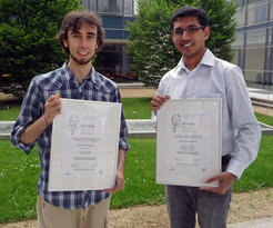 Dr. Francesco Licausi (links) untersuchte, wie Pflanzen den Sauerstoffgehalt der Umgebung messen. Sein Kollege Dr. Arun Sampathkumar (rechts) forschte an der Herstellung von pflanzlichen Zellwänden.