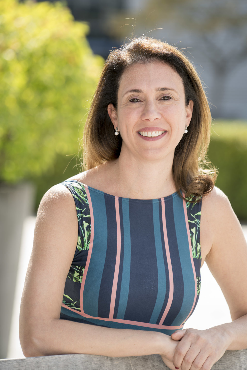 Dr. Camila Caldana