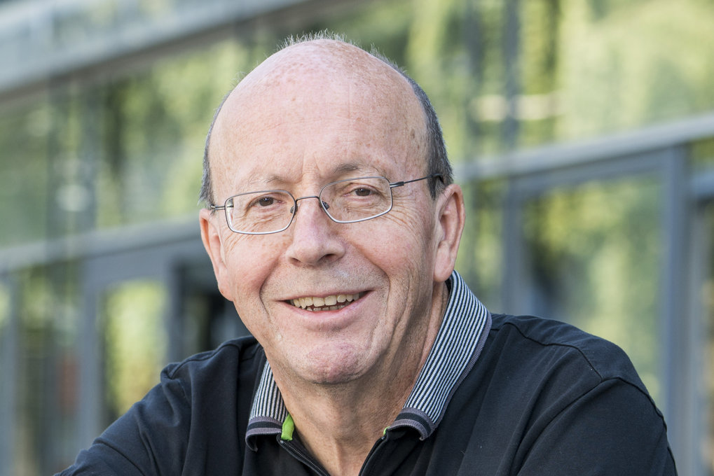 <p><strong></strong> The research within <strong>Prof. Lothar Willmitzer's</strong> department is focused on metabolism in its broadest sense, primarily using reverse genetics to alter plants and functional genomic approaches to analyse the pleiotropic effects of these alterations. </p>