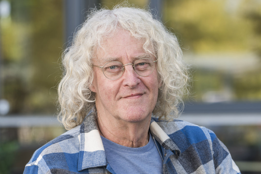 <p><strong></strong> The department of <strong>Prof. Mark Stitt </strong>studies a wide set of physiological processes involved in orchestrating photosynthetic carbon metabolism, nitrogen and phosphate utilisation, growth, and storage. Systems biology will be emphasised and forward and reverse genetic tools will often be used.</p>
